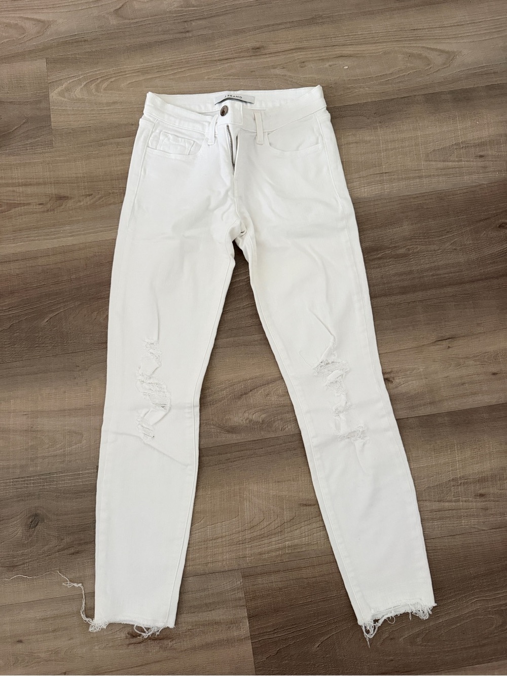 White Distressed Women’s Skinny Jeans